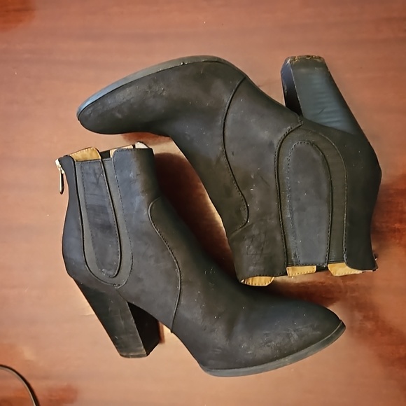 Adrienne Vittadini Ankle Boots - Picture 2 of 8